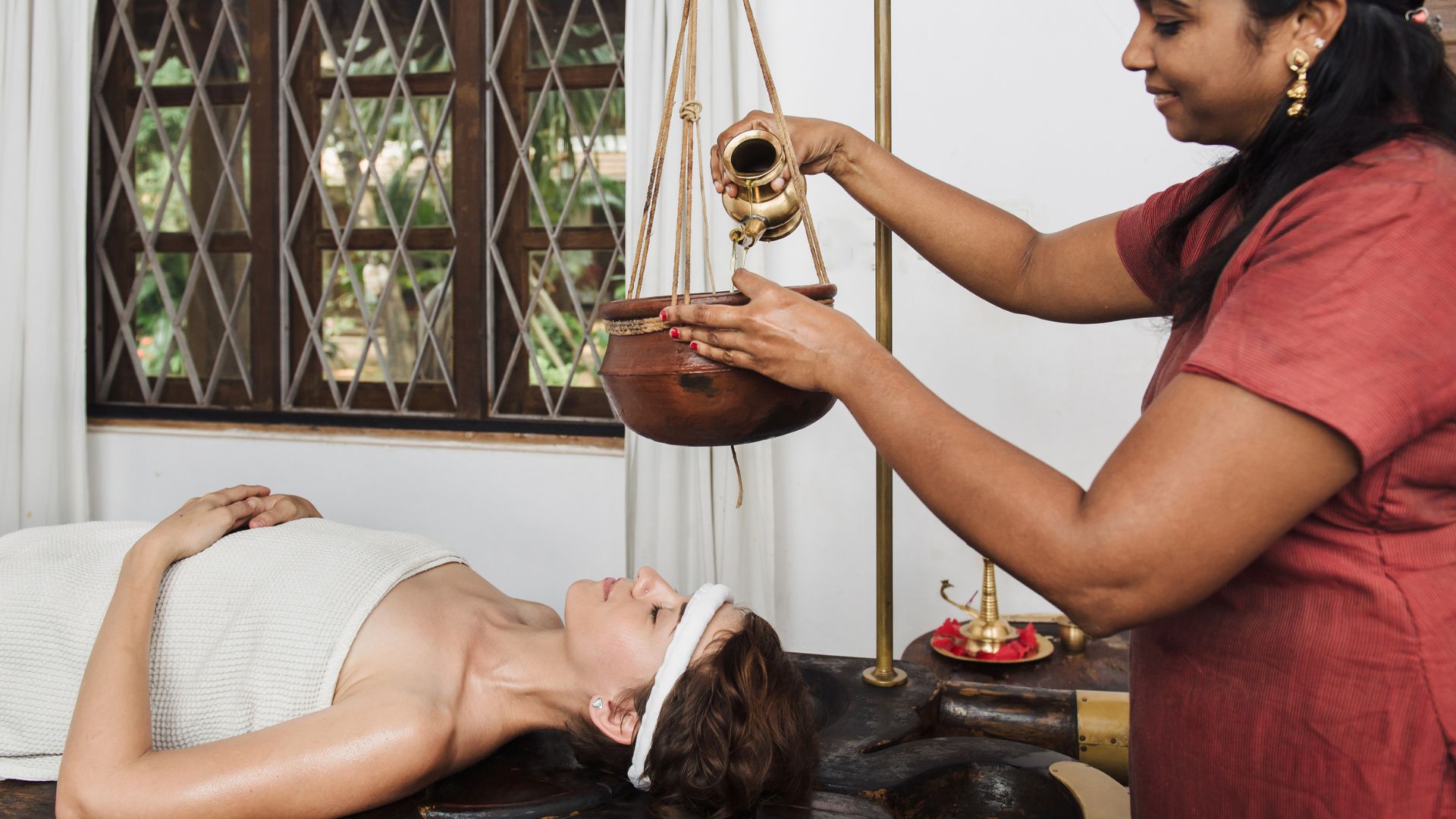 What does a 7-day Ayurvedic retreat actually include?